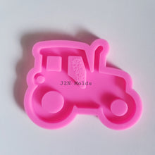 Load image into Gallery viewer, Shiny tractor keychain mold
