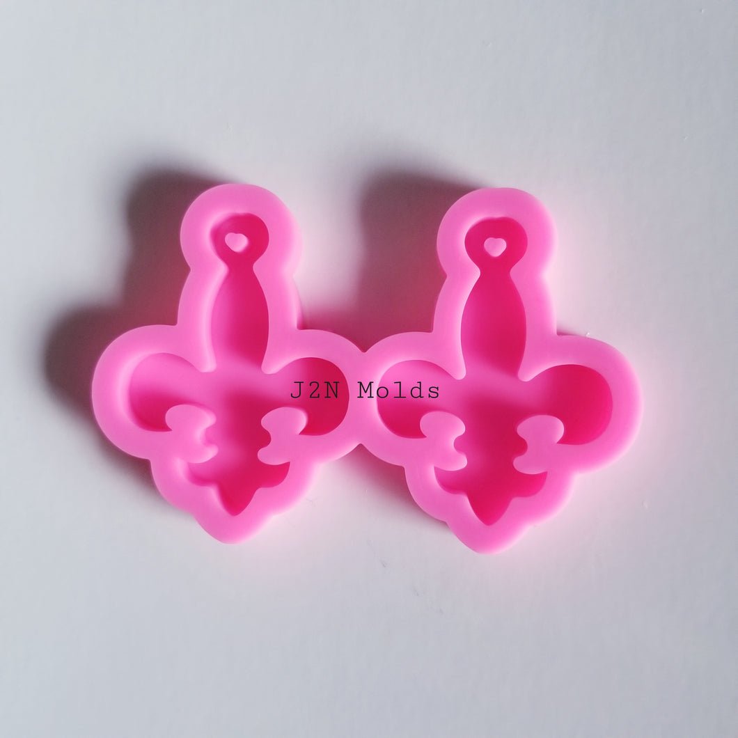 Shiny small Fleur de lis earring mold