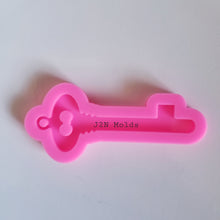 Load image into Gallery viewer, Shiny key keychain mold
