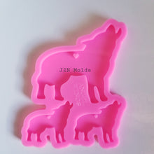 Load image into Gallery viewer, Shiny mama/baby wolf keychain mold
