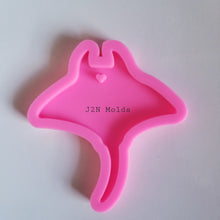 Load image into Gallery viewer, Shiny Stingray keychain mold
