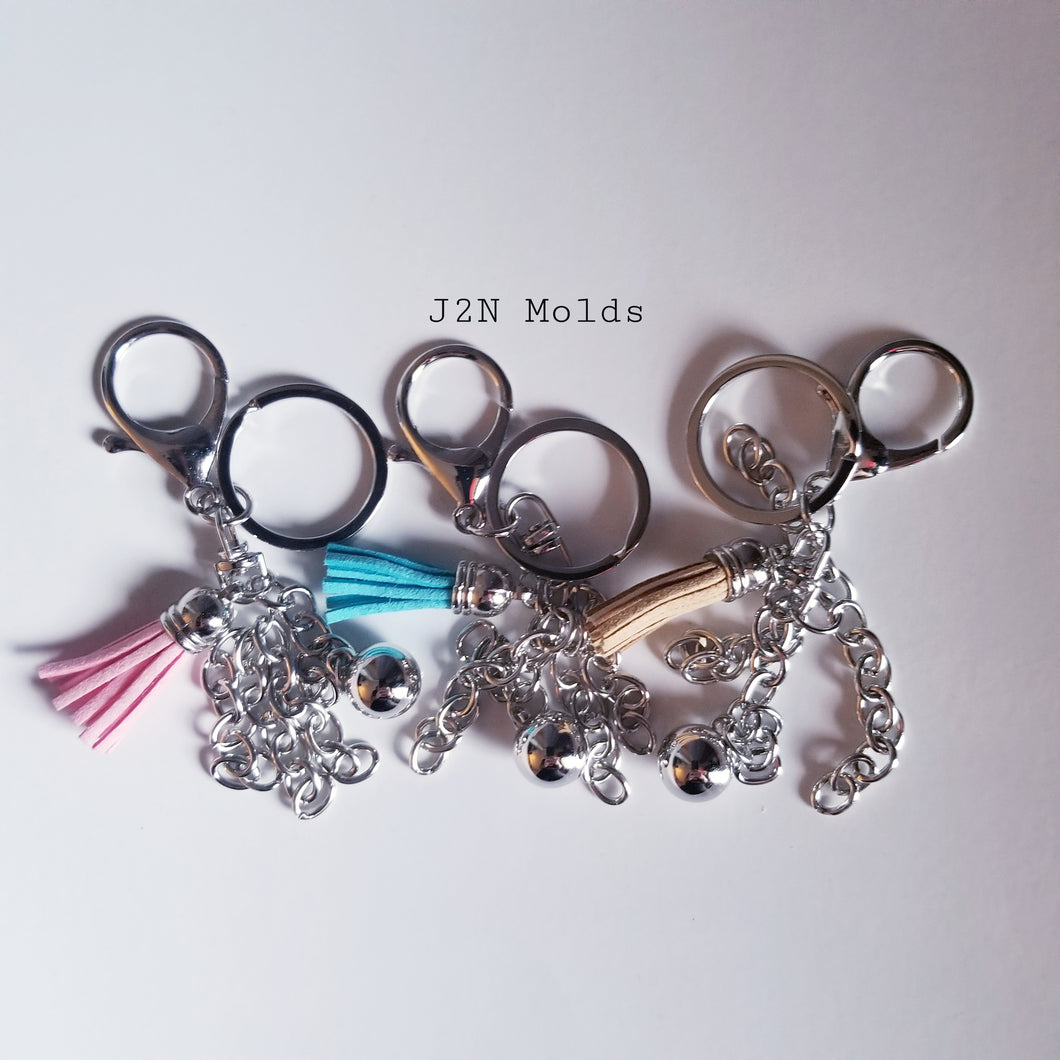 Silver Tassel keychain with 4 links