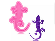 Load image into Gallery viewer, Shiny Lizard keychain mold
